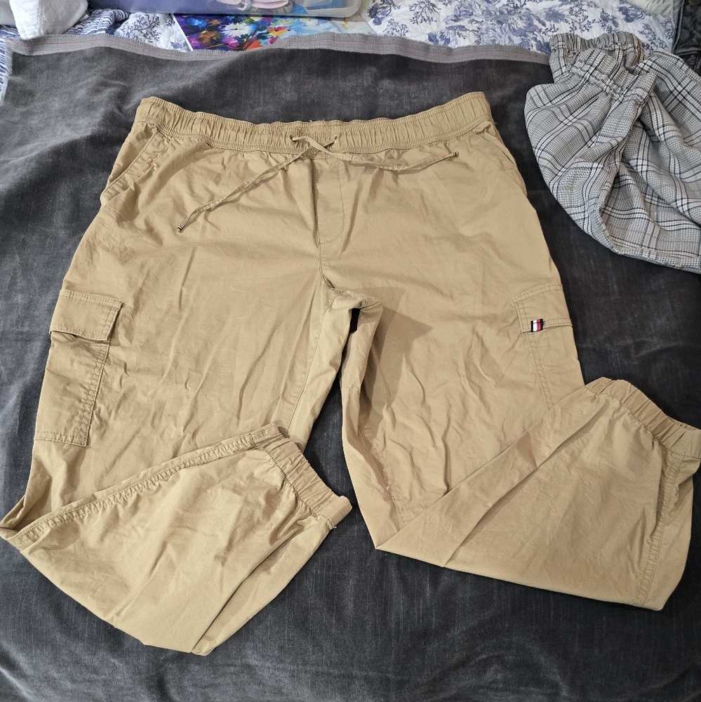 Tommy Hilfiger Tan Cargo Pants Relaxed Fit